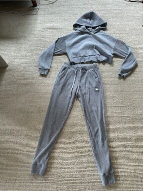 Alo yoga muse Gray Ribbed Hoodie & Jogger Set XS
